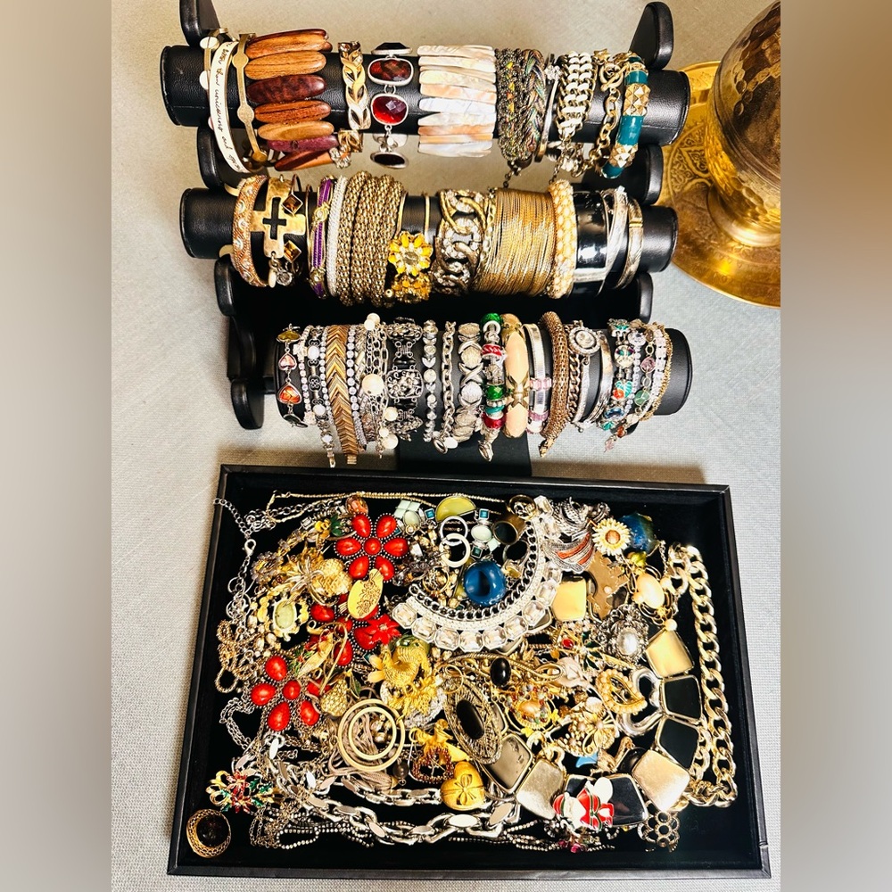 SOLD Wholesale Resellers 5 POUNDS Lot 123 Assorted Jewelry WEARABLE AS IS